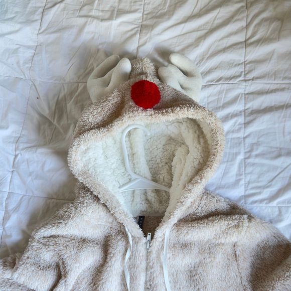It’s that time!! 🎄🤶Reindeer red nose onesie, ex-large, but fits more like a lg - Picture 6 of 9